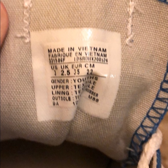 Dark blue low top converse - Picture 3 of 3